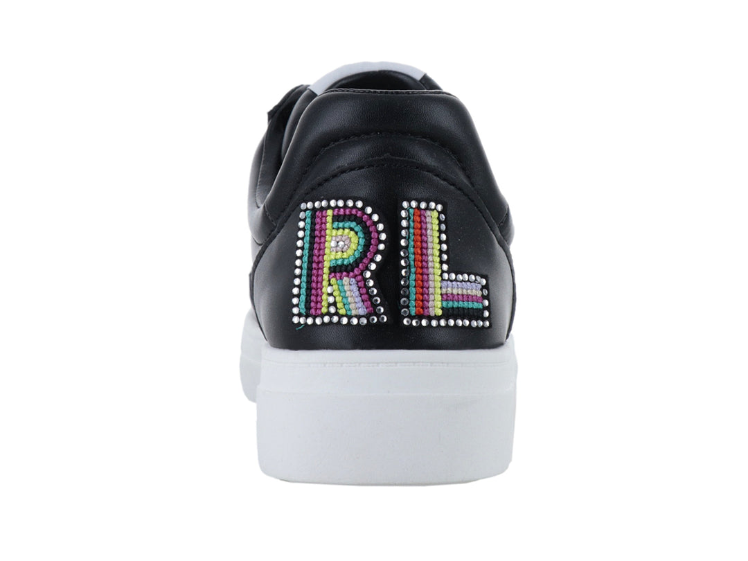 Tenis Karl Lagerfeld color negro con suela de plataforma blanca y cordones negros.