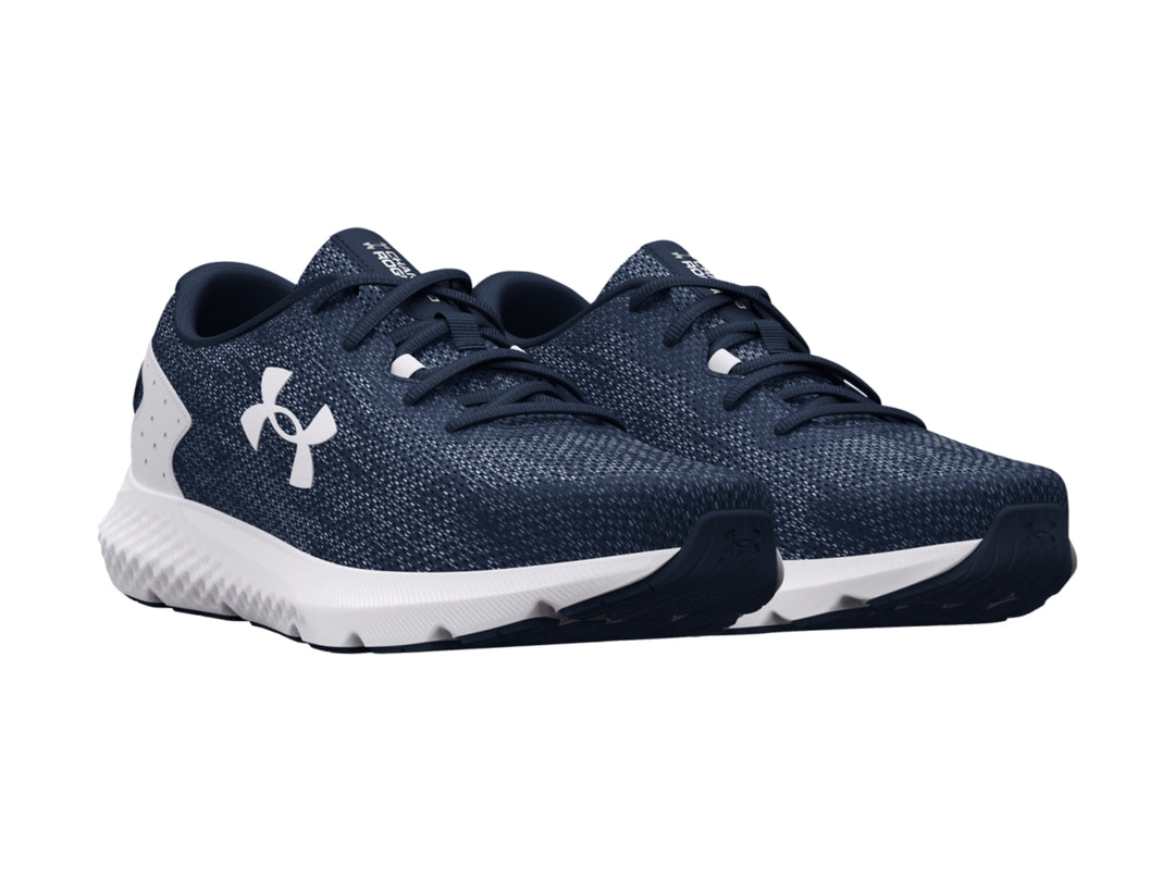 Tenis deportivos Under Armour color azul marino con suela blanca y logotipo blanco.