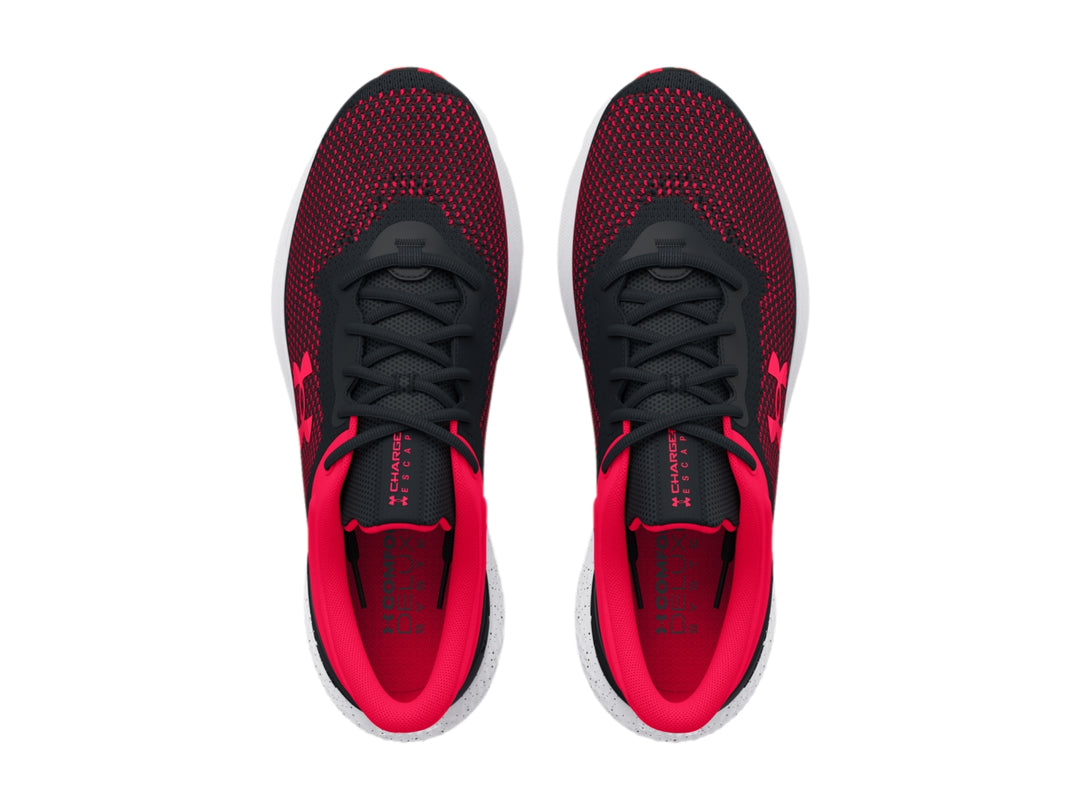 Tenis deportivos Under Armour en colores negro y rosa con suela blanca y tejido transpirable.
