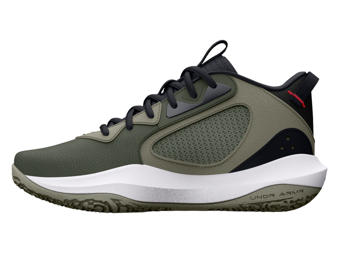 Tenis de baloncesto Under Armour en color verde oliva con detalles en negro y suela blanca.