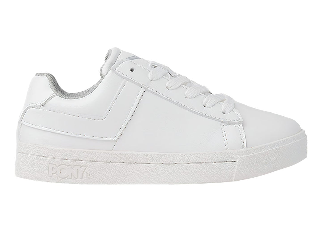Tenis PONY blancos de corte bajo con cordones y suela blanca.