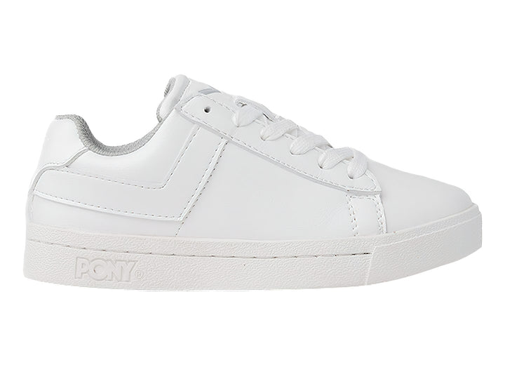Tenis PONY blancos de corte bajo con cordones y suela blanca.