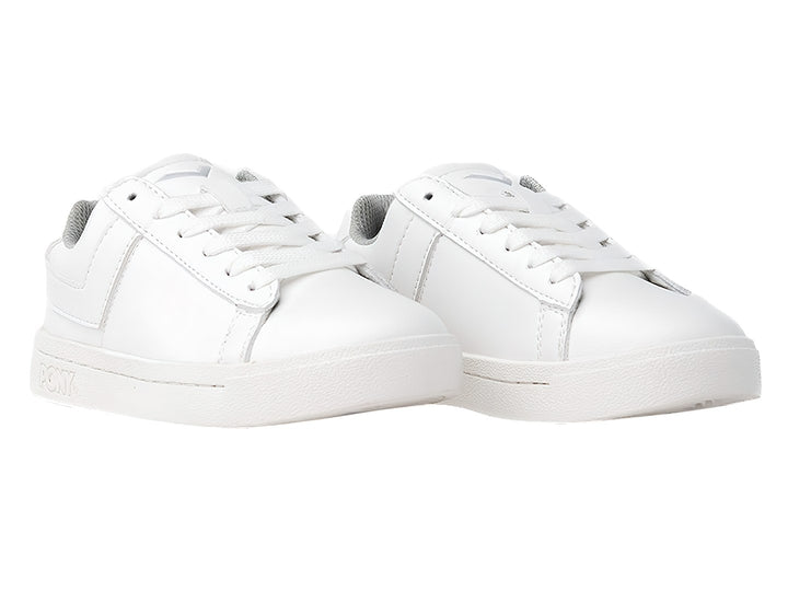 Tenis PONY blancos de corte bajo con cordones y suela blanca.