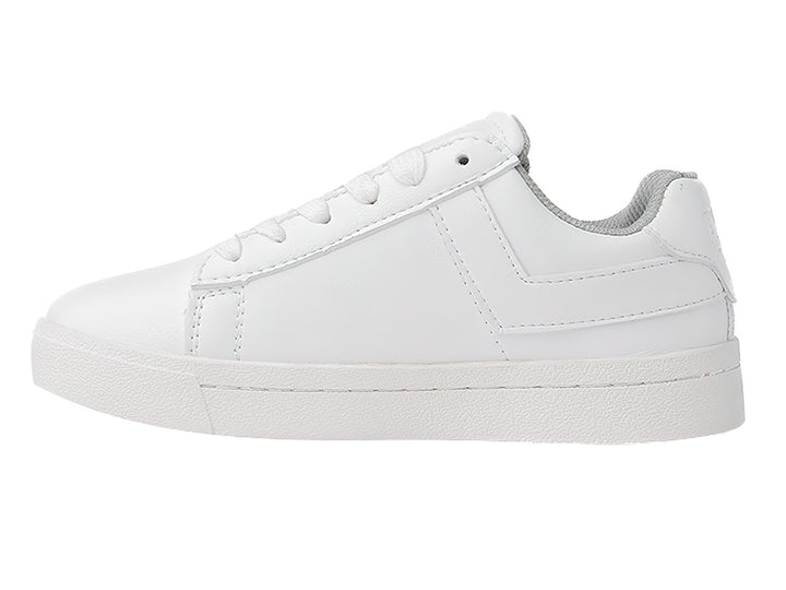 Tenis PONY blancos de corte bajo con cordones y suela blanca.