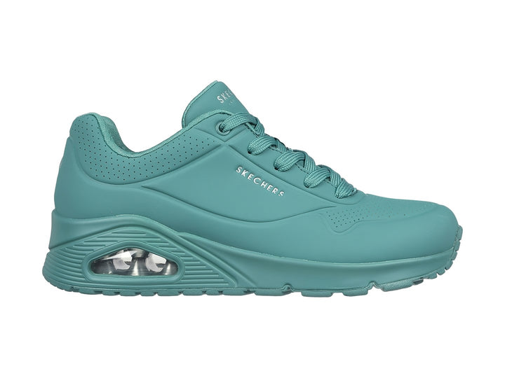 Tenis deportivos Skechers color teal con suela amortiguada y cierre de cordones.