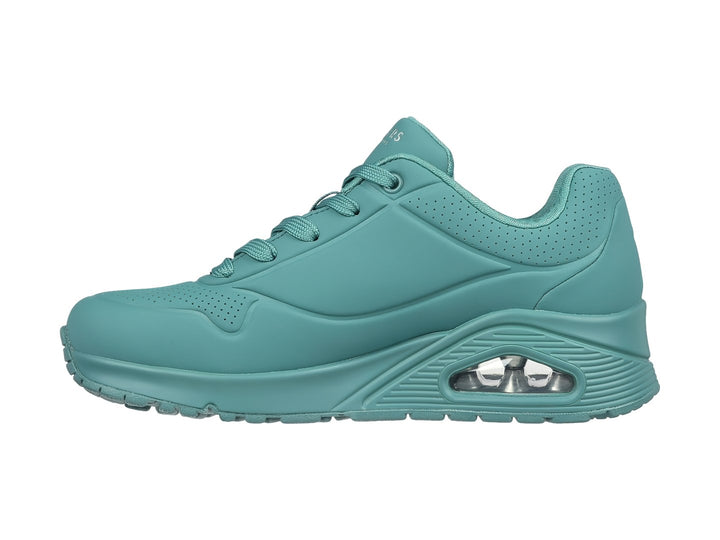 Tenis deportivos Skechers color teal con suela amortiguada y cierre de cordones.