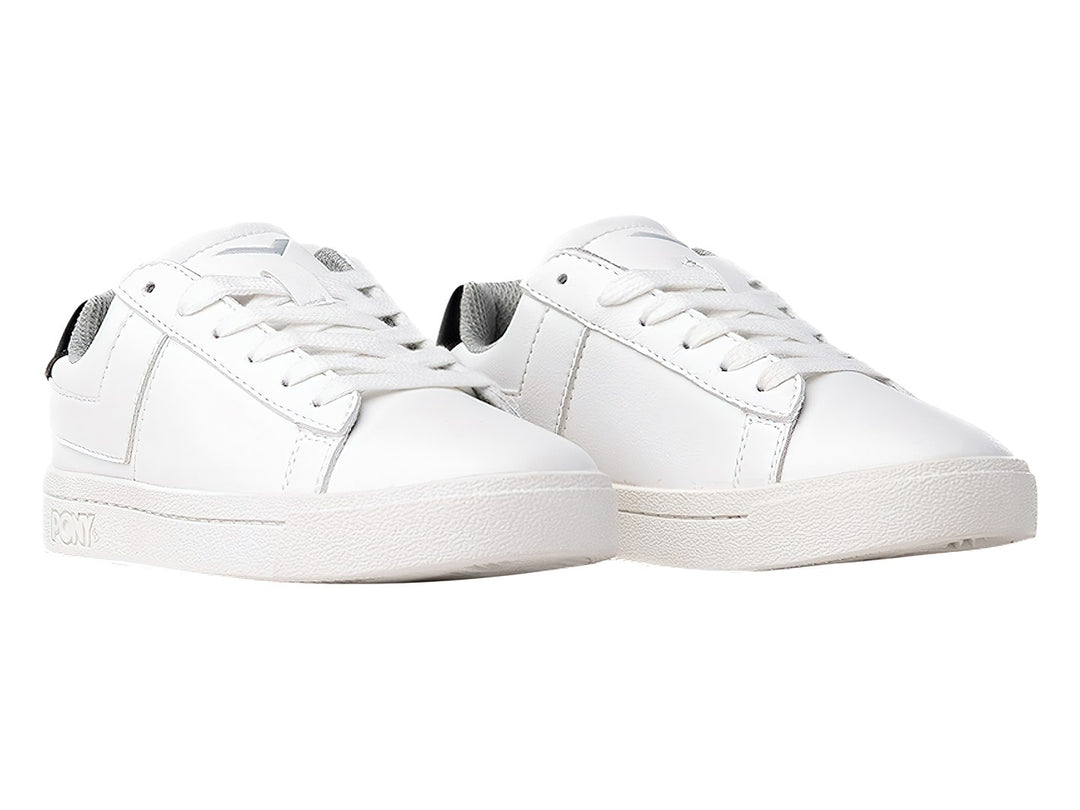 Tenis PONY blancos con detalle negro en el talón y suela blanca.