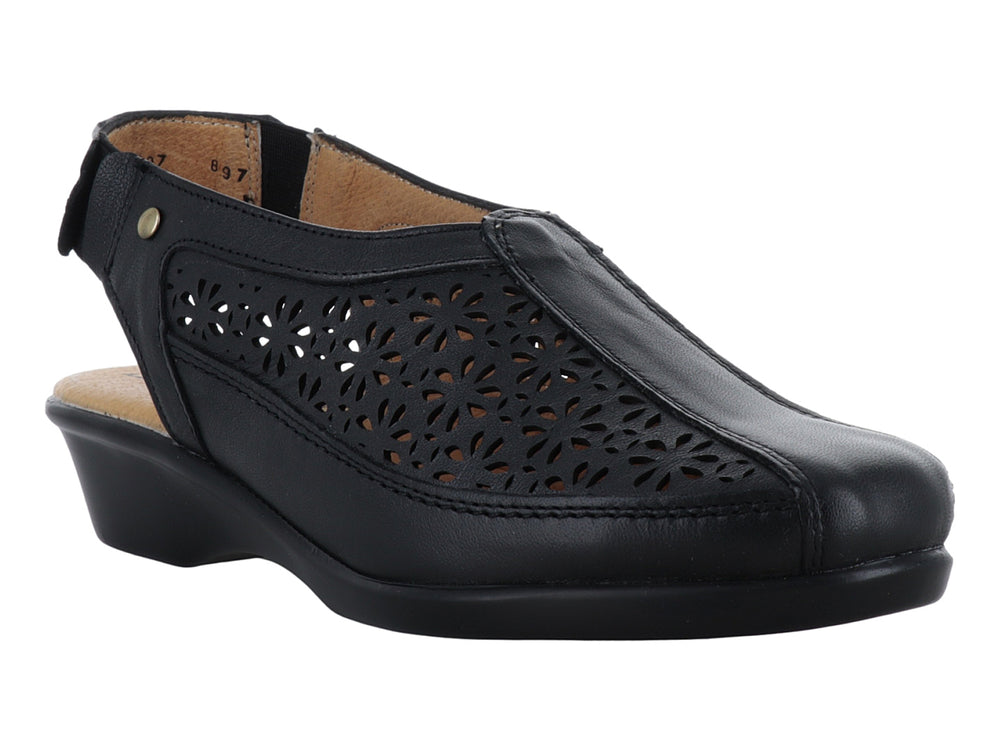 Sandalia negra cerrada con diseño floral perforado y correa trasera.