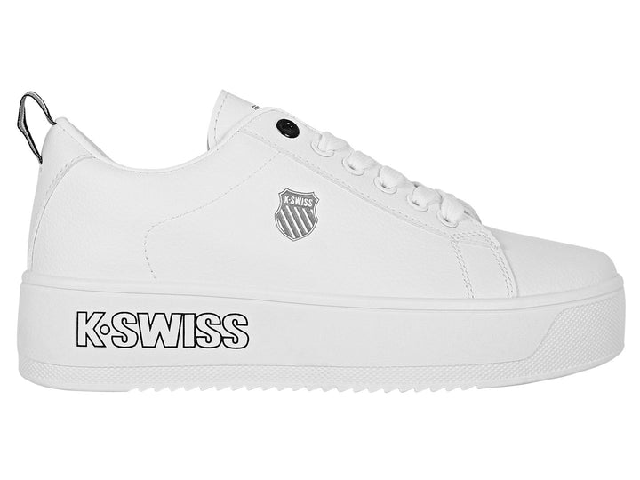 Tenis blancos K-Swiss con plataforma alta y detalles en color negro.