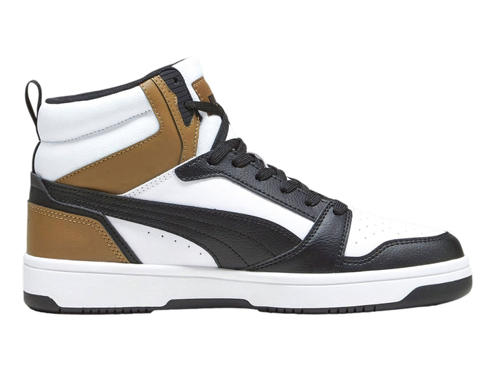 Tenis PUMA Rebound V6 de cuello alto en colores blanco, negro y marrón chocolate.