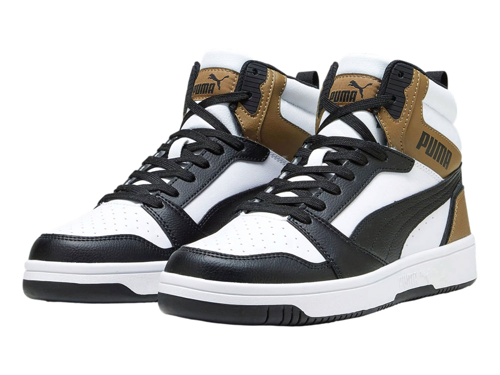 Tenis PUMA Rebound V6 de cuello alto en colores blanco, negro y marrón chocolate.