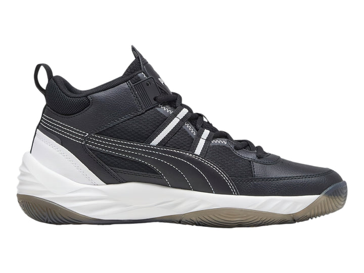 Tenis de baloncesto PUMA Rebound Future Nextgen en color negro con suela blanca y detalles en gris.