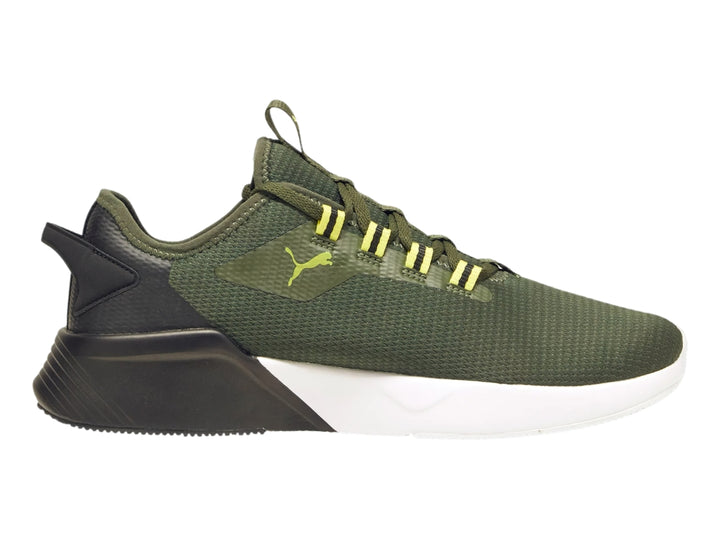 Tenis deportivos PUMA color verde oliva con suela blanca y negra y detalles amarillos.