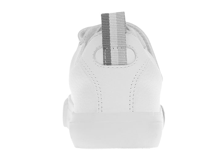 Tenis K-Swiss Mini Trinity color blanco para bebé con cierre de velcro y suela blanca.