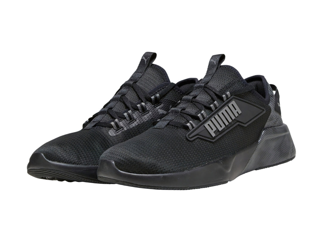 Tenis deportivos PUMA Retaliate 2 Hyperwave en color negro y gris oscuro con tejido transpirable.