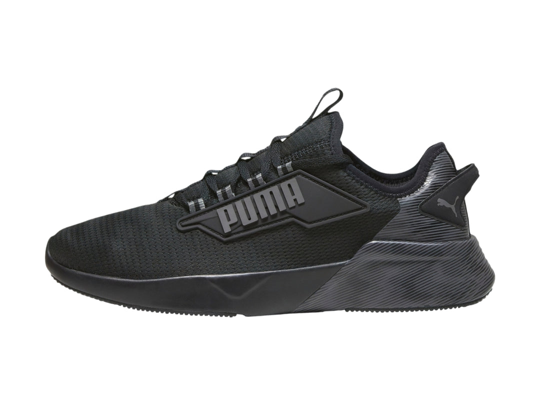 Tenis deportivos PUMA Retaliate 2 Hyperwave en color negro y gris oscuro con tejido transpirable.