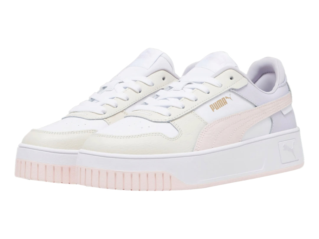 Tenis PUMA Carina Street en color blanco con detalles en rosa y lila, con suela de plataforma blanca.