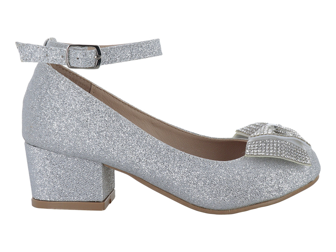 Zapato plateado brillante para Niña con tacón cuadrado, correa al tobillo y moño con pedrería en la punta.