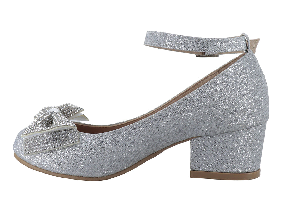 Zapato plateado brillante para Niña con tacón cuadrado, correa al tobillo y moño con pedrería en la punta.