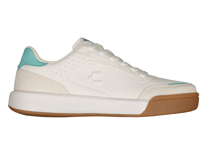 Tenis deportivos Charly color blanco con detalles en aqua y suela color café.