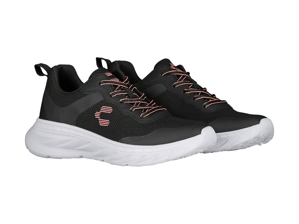 Tenis deportivos Charly color negro con suela blanca y detalles en naranja.
