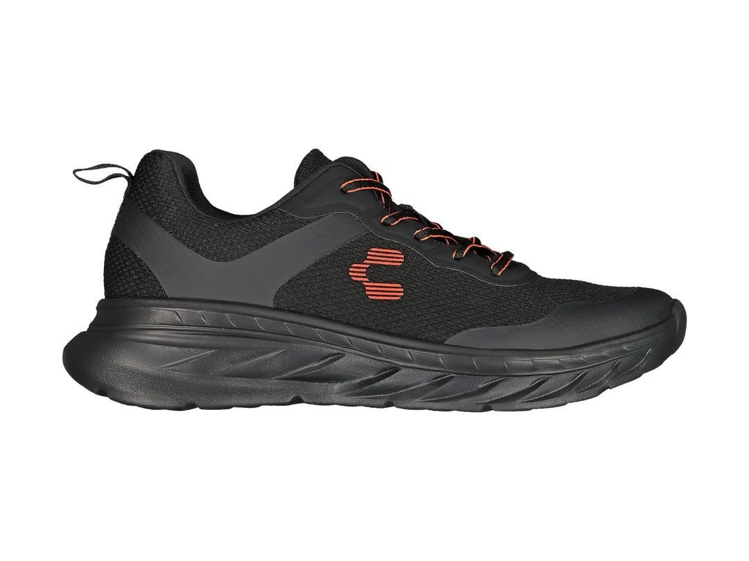 Tenis deportivos Charly color negro con detalles en naranja y suela gruesa amortiguada.