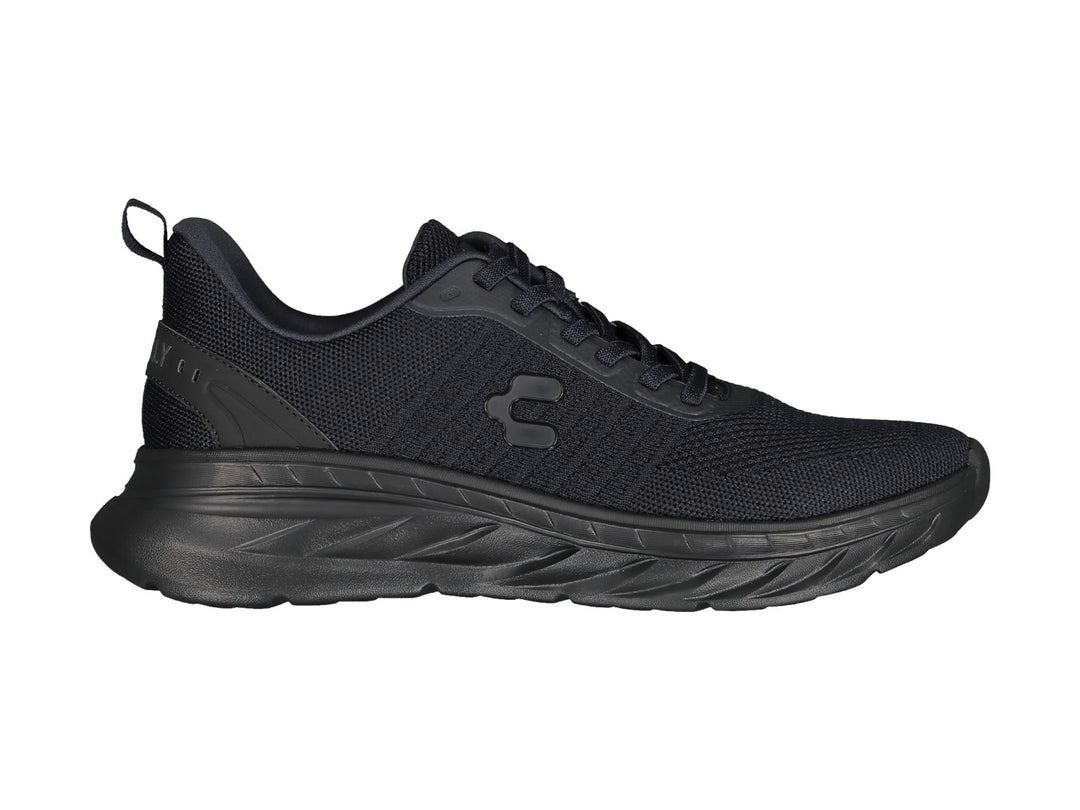 Tenis deportivos Charly color negro con tejido de malla y suela texturizada.