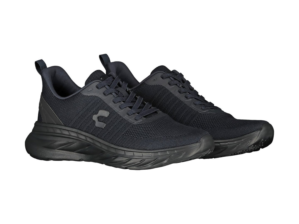 Tenis deportivos Charly color negro con tejido de malla y suela texturizada.