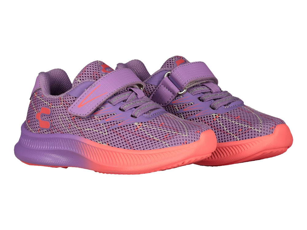 Tenis deportivos infantiles en colores morado y coral con cierre de velcro y suela degradada.