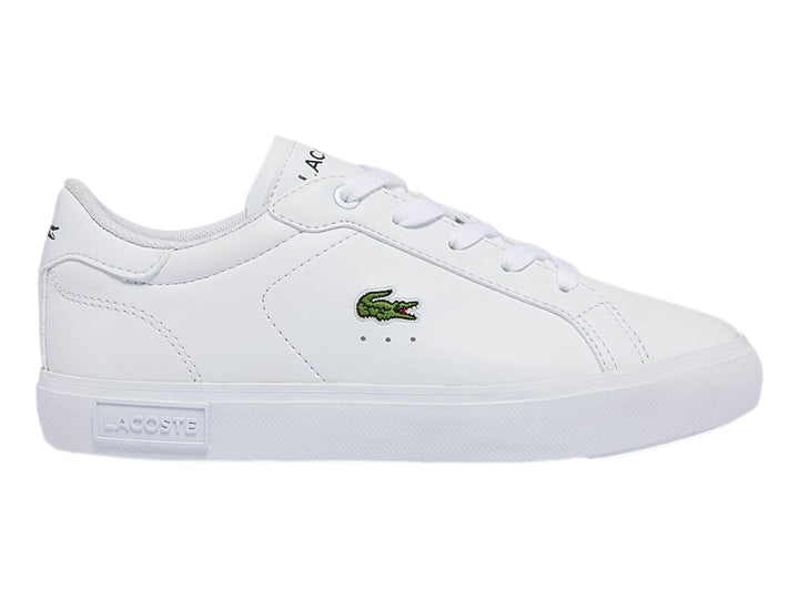 Tenis blancos Lacoste de corte bajo con logotipo del cocodrilo verde en el lateral y suela blanca.