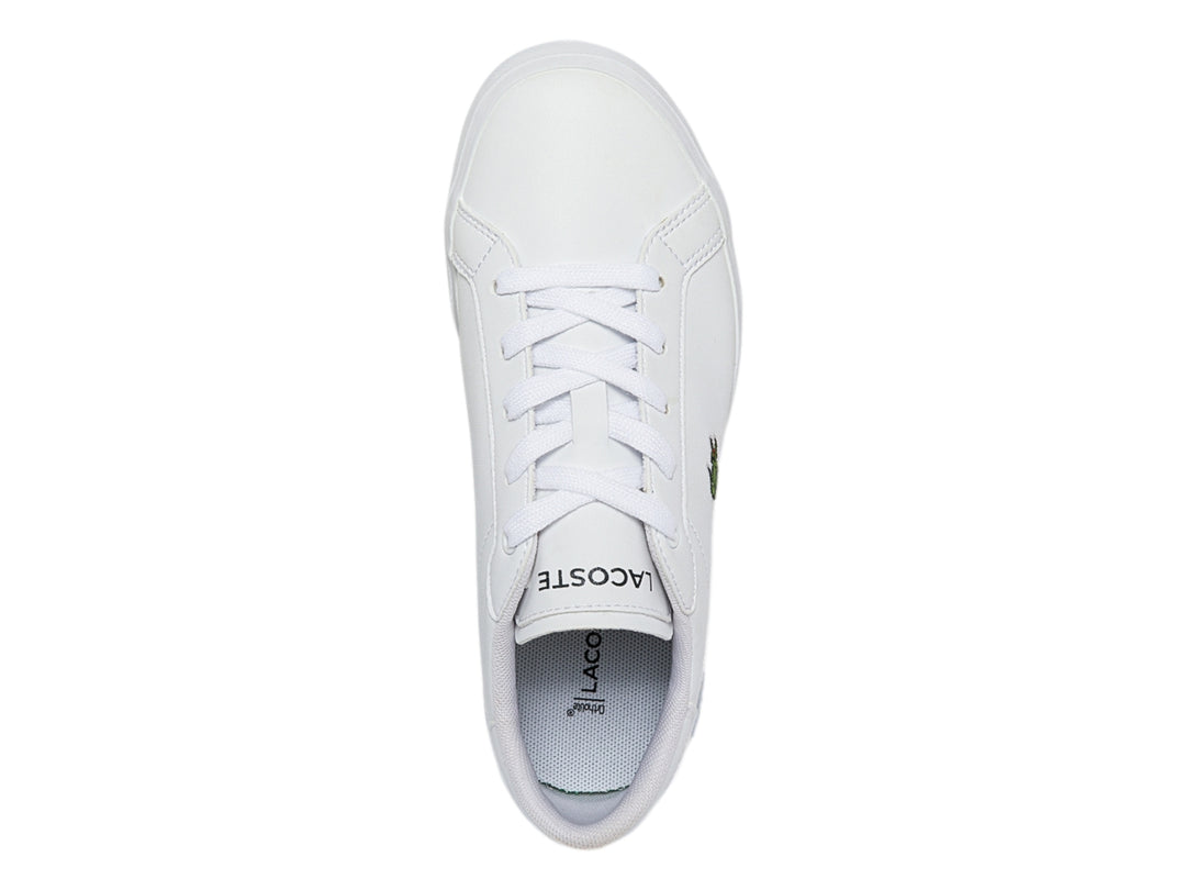 Tenis blancos Lacoste de corte bajo con logotipo del cocodrilo verde en el lateral y suela blanca.
