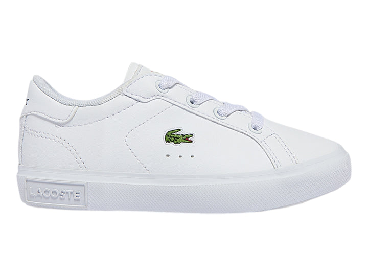 Tenis Lacoste Powercourt color blanco con logotipo de cocodrilo verde en el lateral y suela blanca.