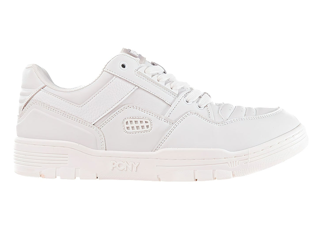 Tenis PONY M-100 LO en color blanco, diseño deportivo de corte bajo con suela blanca.