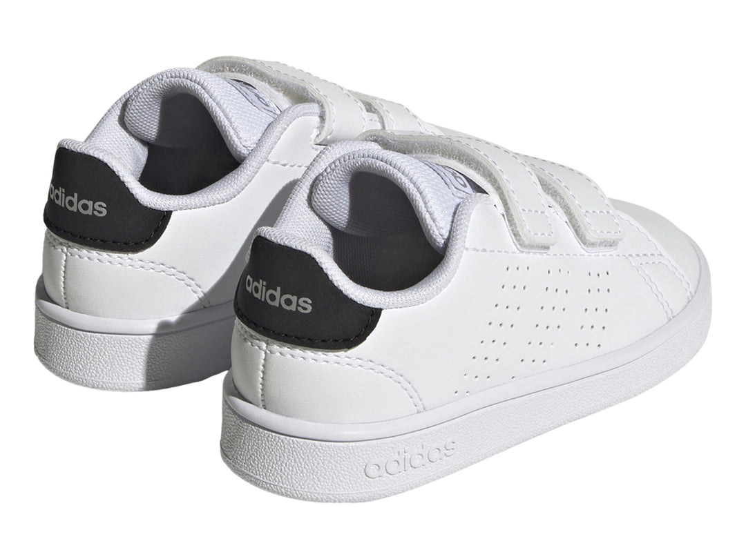 Tenis Adidas Advantage CF I en color blanco con detalles negros y cierre de velcro para niños.