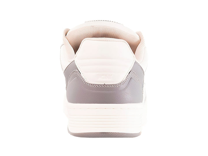 Tenis PONY blancos con detalles laterales en color gris y suela blanca.