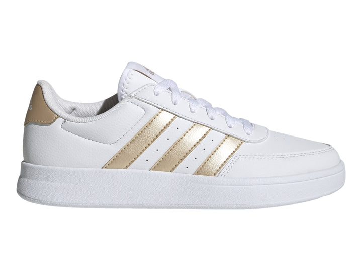 Tenis Adidas blancos con franjas laterales y detalle en el talón en color dorado.