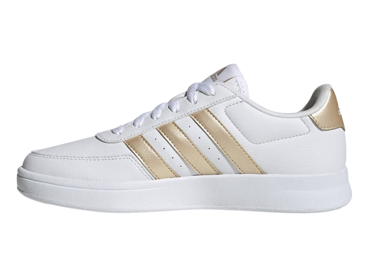 Tenis Adidas blancos con franjas laterales y detalle en el talón en color dorado.