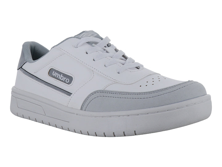 Tenis deportivos Umbro color blanco con detalles en plata y suela blanca.