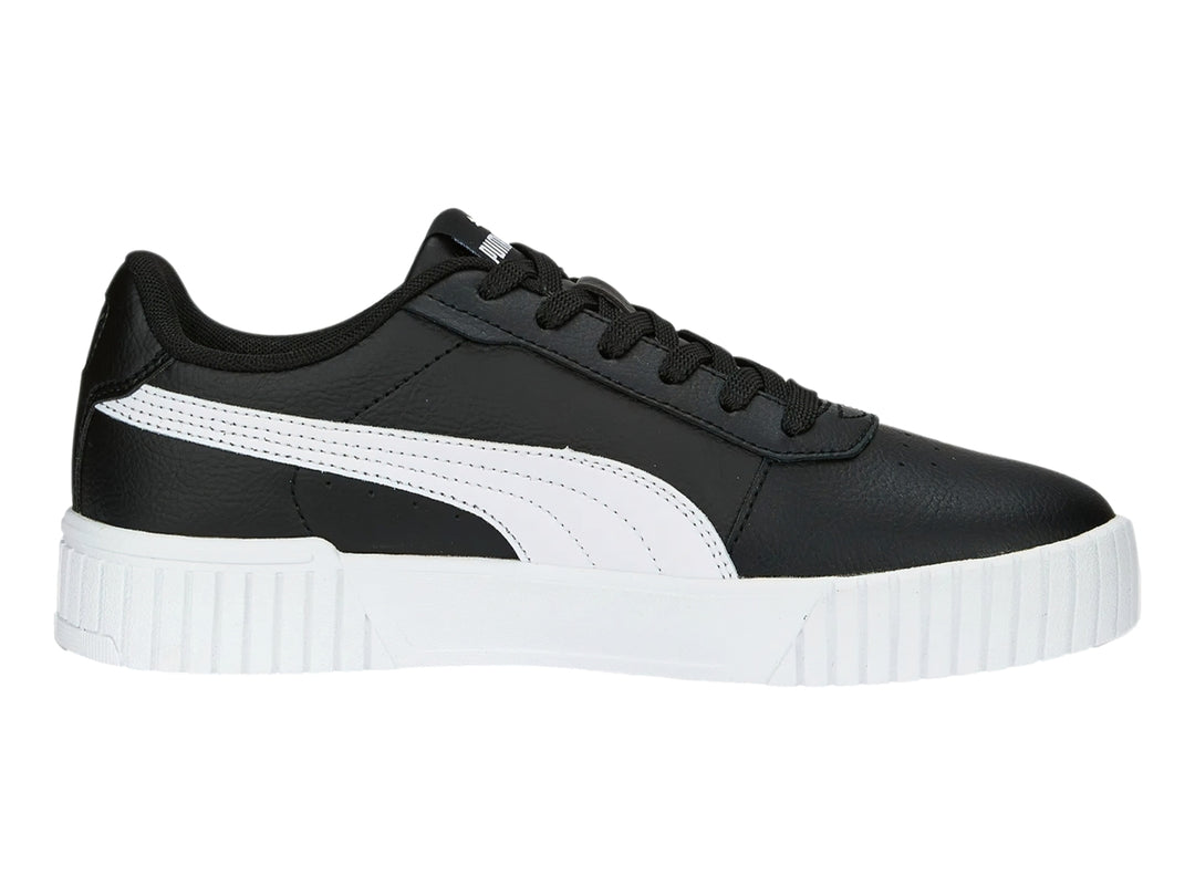 Tenis PUMA Carina 2.0 color negro con suela blanca y franja lateral blanca.