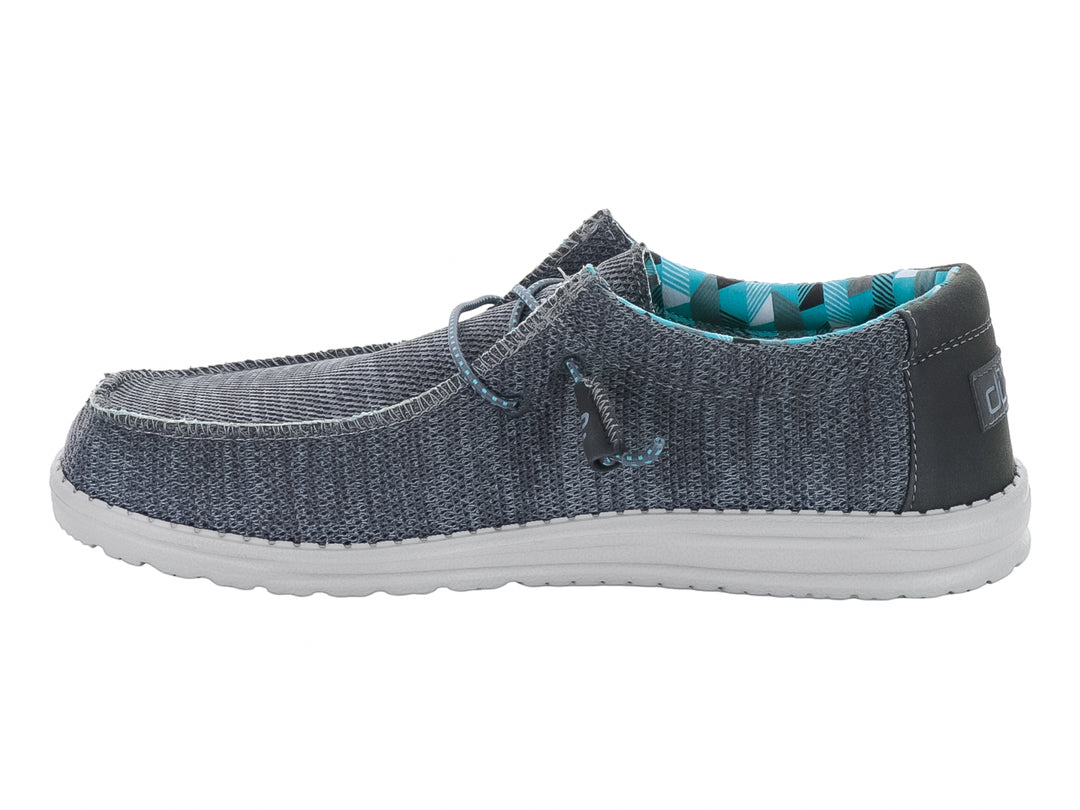 Zapato casual Hey Dude modelo Wally Sox en color gris carbón con suela blanca y forro interior estampado.