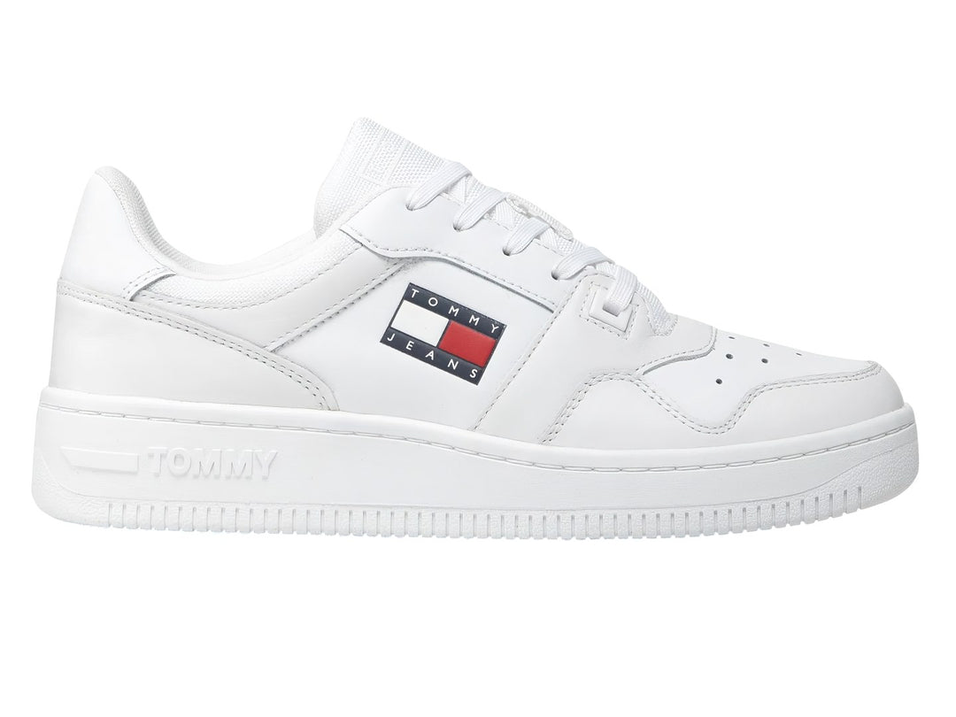 Tenis blancos Tommy Jeans Retro Basket con suela gruesa y logotipo lateral.
