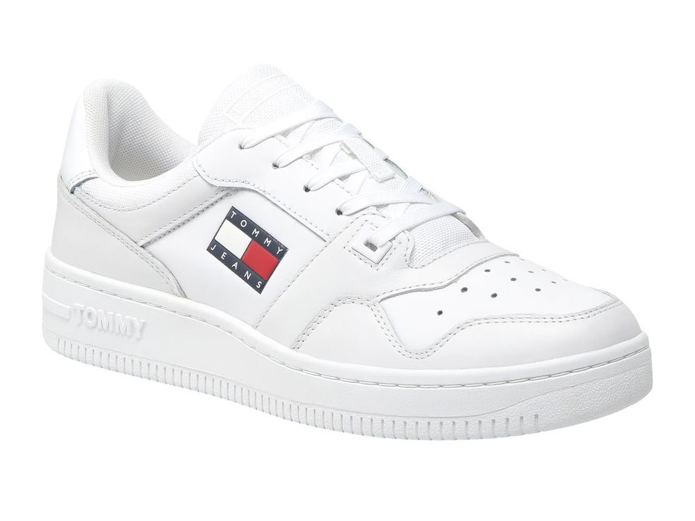 Tenis blancos Tommy Jeans Retro Basket con suela gruesa y logotipo lateral.
