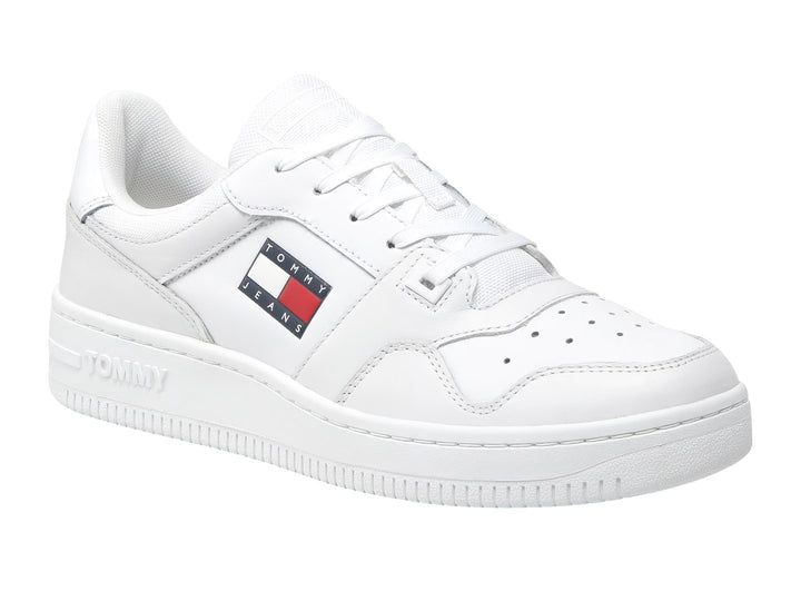 Tenis blancos Tommy Jeans Retro Basket con suela gruesa y logotipo lateral.