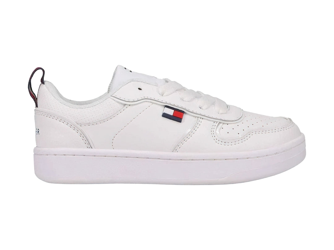 Tenis Tommy Hilfiger modelo Cade Court 2.0 en color blanco con suela ancha y logotipo lateral.