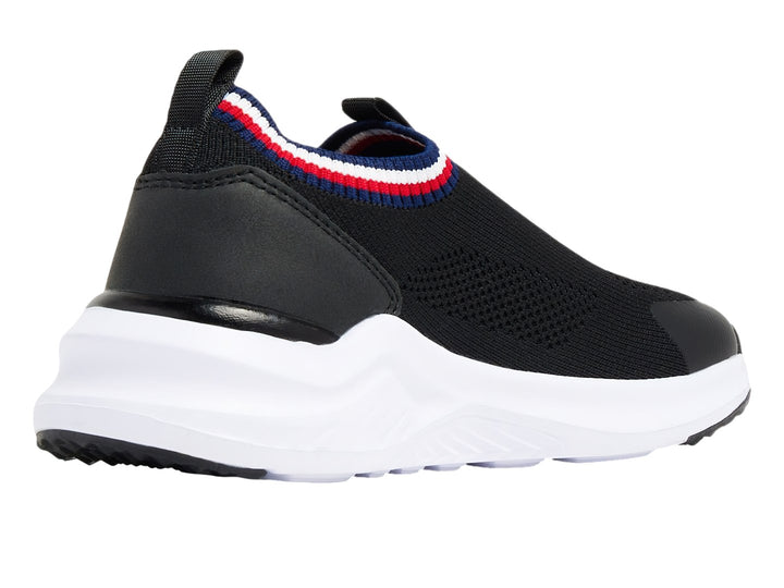 Tenis deportivos Tommy Hilfiger color negro con suela blanca y detalle tricolor en el cuello.