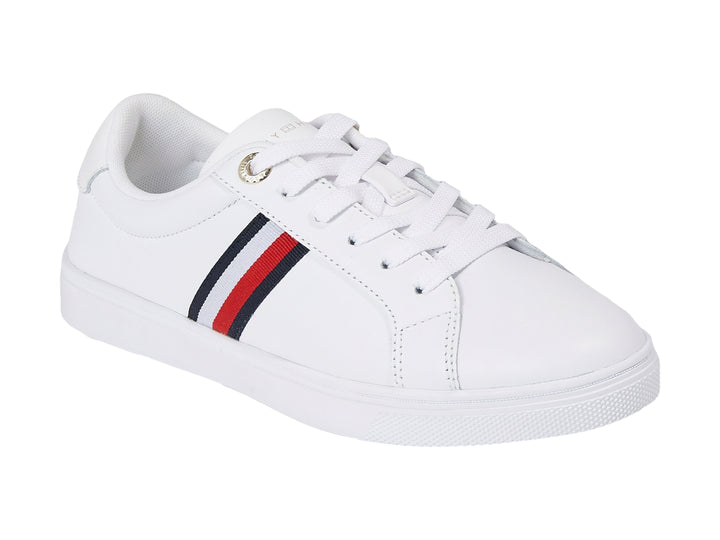 Tenis Tommy Hilfiger blancos con franjas azul y roja en el lateral y suela blanca.