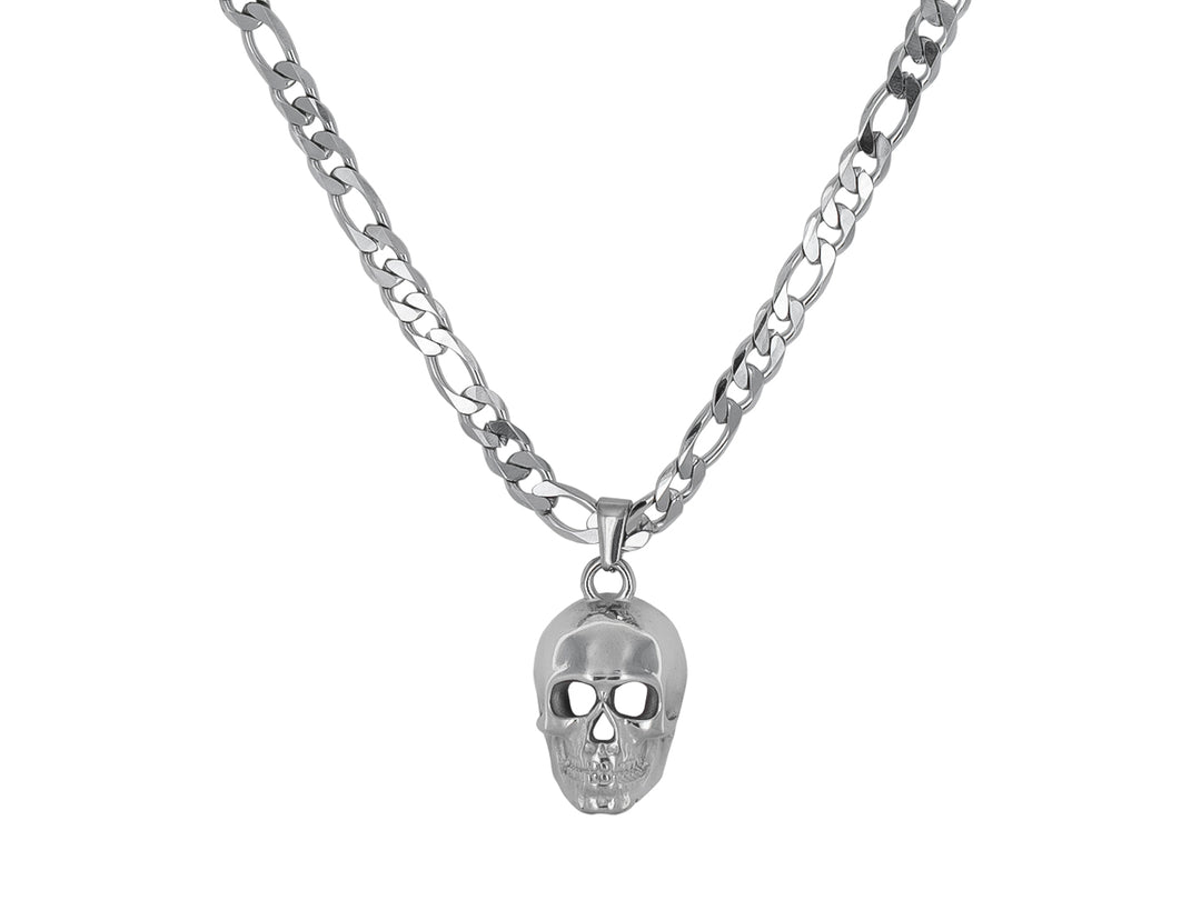 Collar de cadena plateada con un dije en forma de calavera detallada sobre fondo blanco.