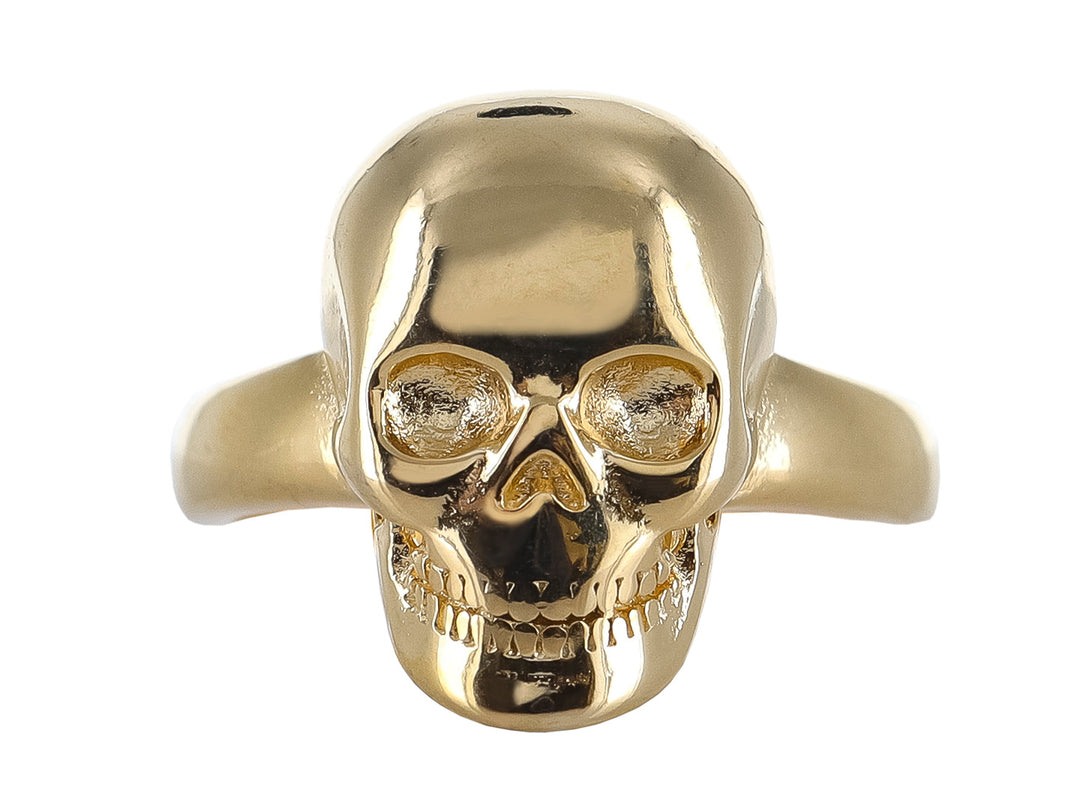 Anillo dorado con diseño de calavera detallada y acabado brillante sobre fondo blanco.