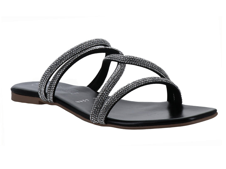 Sandalia plana color negro con tiras cruzadas decoradas con brillantes plateados para mujer.