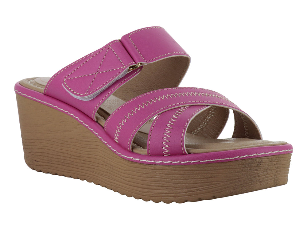 Sandalia de plataforma color rosa Valentino con suela café y correa ajustable para mujer.